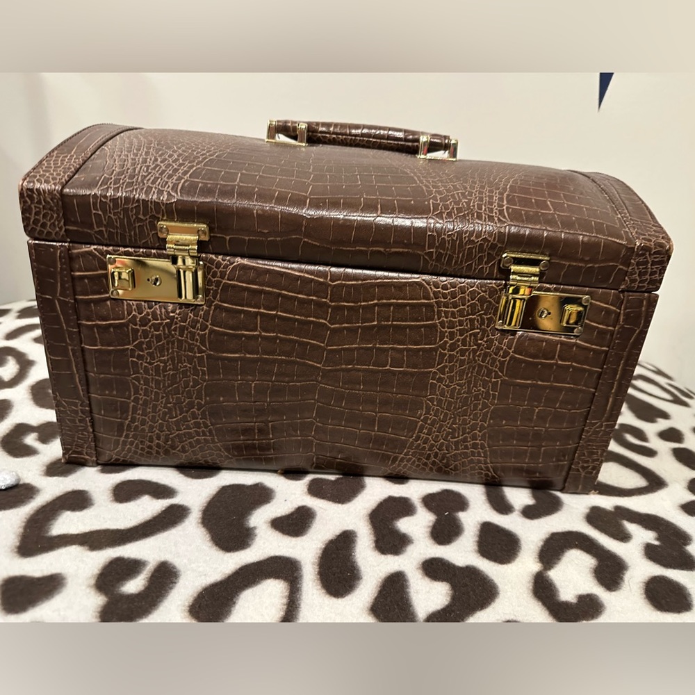 Vintage Jaguar Lockable Hardshell Train/Travel/Cosmetics Case,